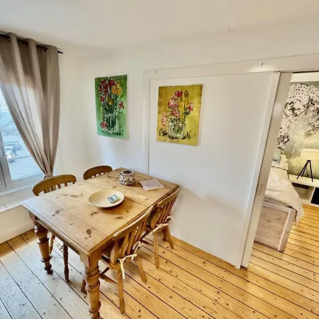 Riverside Retreat With Comfort Apartament *