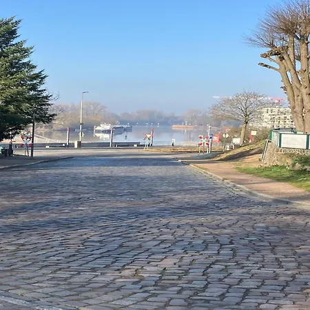 Apartament Riverside Retreat With Comfort